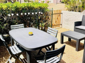 Appartement T2 avec grande terrasse, parking, animaux admis et piscine - FR-1-195-94